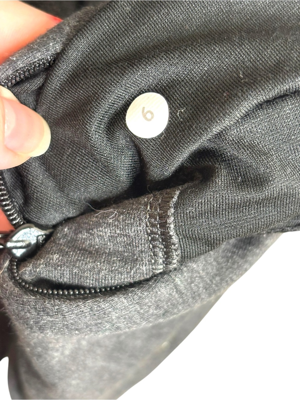 Lululemon tee dark gray long sleeve heavyweight vented back zip pocket size 6 - Picture 8 of 8